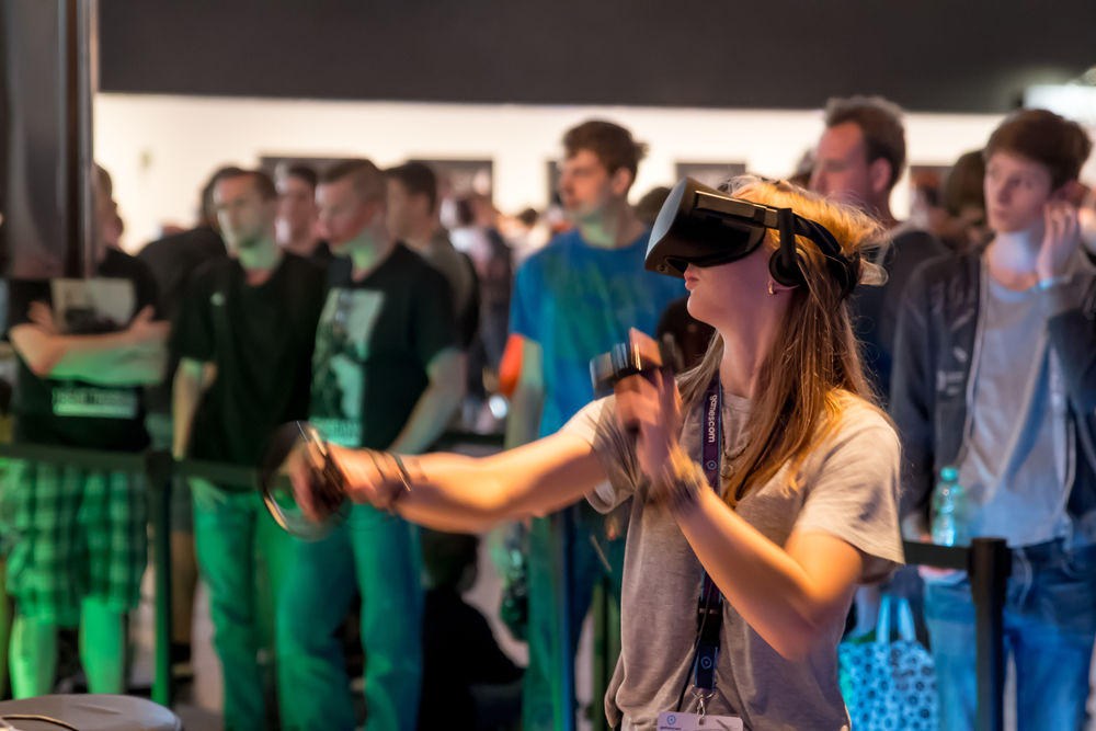 Anspielen von Cryteks "The Climb" mit der Oculus Rift (Lena Sauermann, Johannes Hoffmeier) Anspielen von Cryteks "The Climb" mit der Oculus Rift (Lena Sauermann, Johannes Hoffmeier)