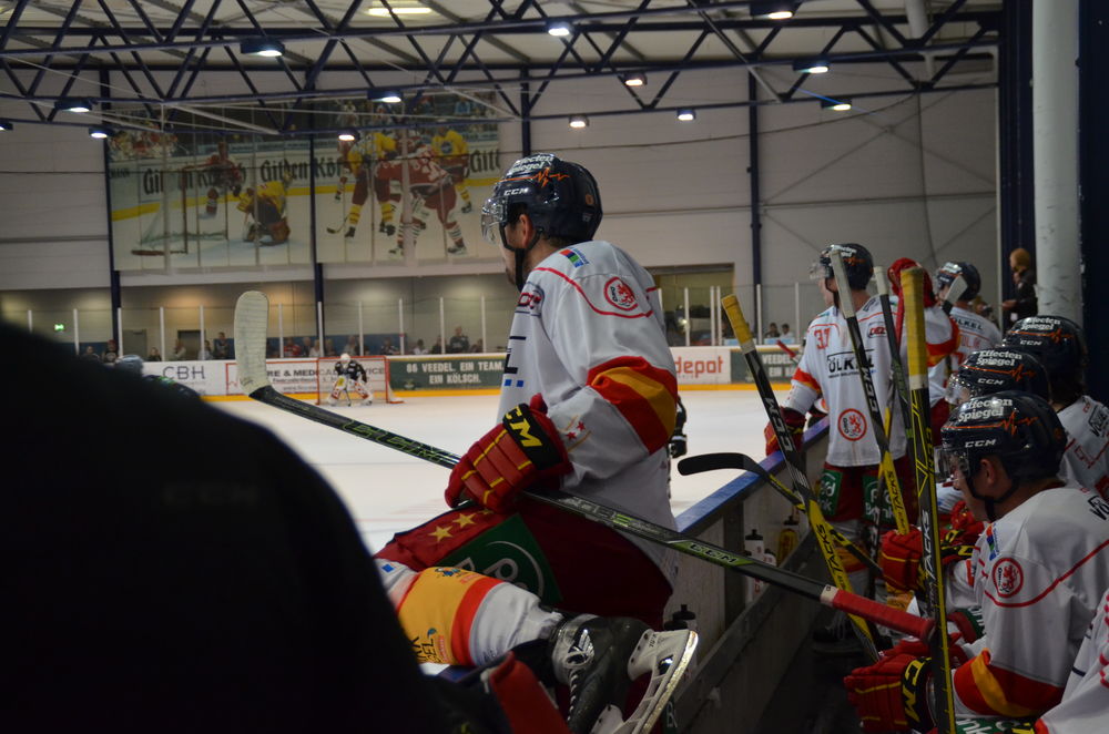 Und noch ein Huhn auf der Bande ... äh ... Stange! (Lara A.) Und noch ein Huhn auf der Bande ... äh ... Stange! (Lara A.)