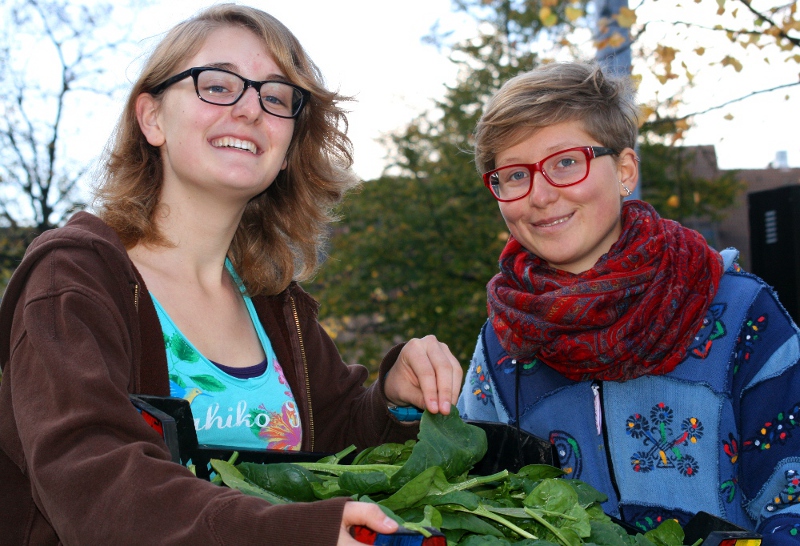 Nele und Lea: Ohne Geld durch Düsseldorf Nele und Lea: Ohne Geld durch Düsseldorf