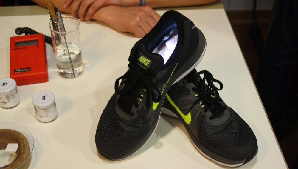 Insgesamt gab es zwei Wettbewerbe. Es gab ganz unterschiedliche Projekte. Hier wurde eine Sohle entwickelt, die auch wenn man schwitzt den Fuß kühl und trocken halten soll. (Foto: Jonathan) Insgesamt gab es zwei Wettbewerbe. Es gab ganz unterschiedliche Projekte. Hier wurde eine Sohle entwickelt, die auch wenn man schwitzt den Fuß kühl und trocken halten soll. (Foto: Jonathan)
