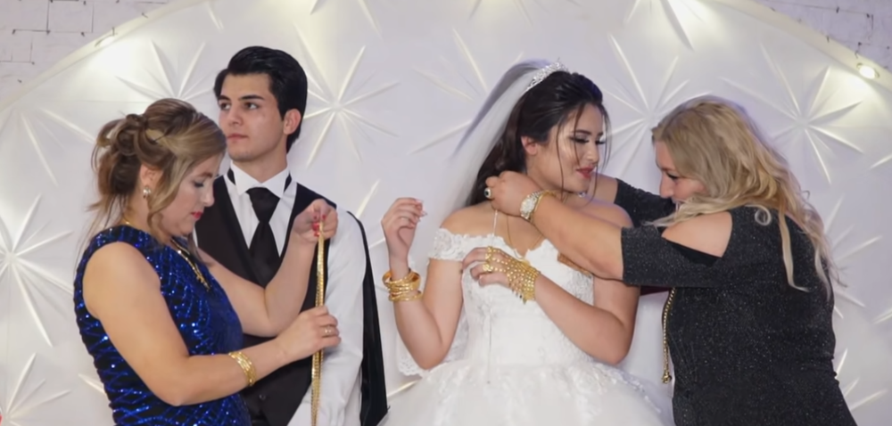 Kurdische Hochzeitsfeier/ Gold schenken Kurdische Hochzeitsfeier/ Gold schenken