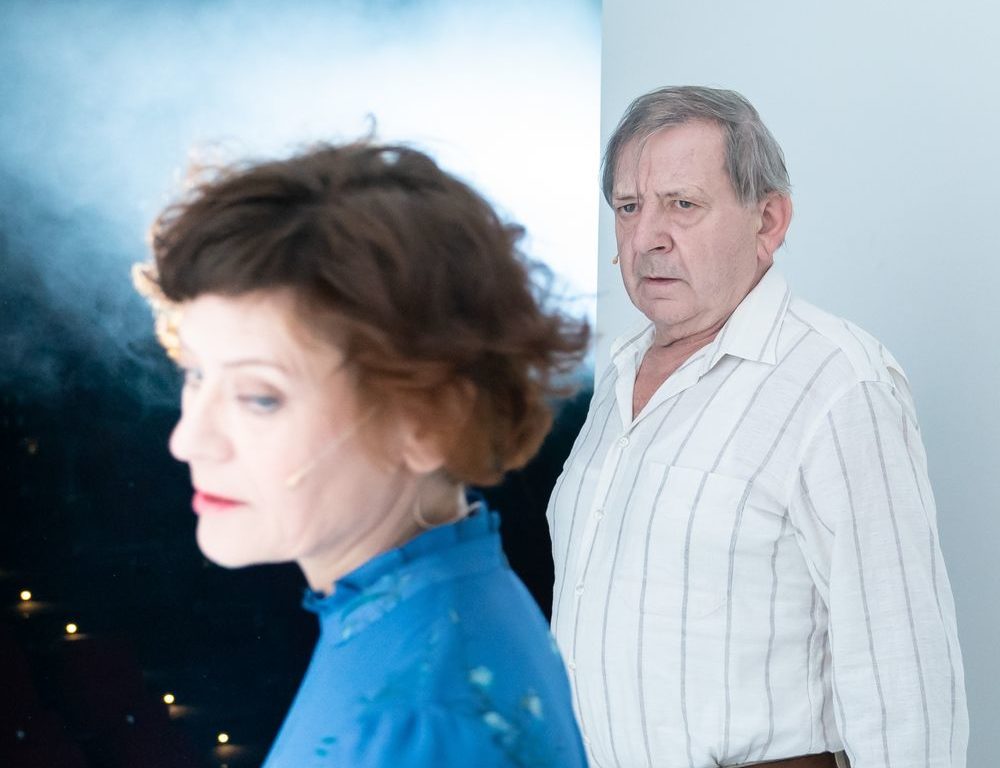 Auf dem Bild: Astrid Meyerfeldt, André Jung – Foto: Krafft Angerer Auf dem Bild: Astrid Meyerfeldt, André Jung – Foto: Krafft Angerer