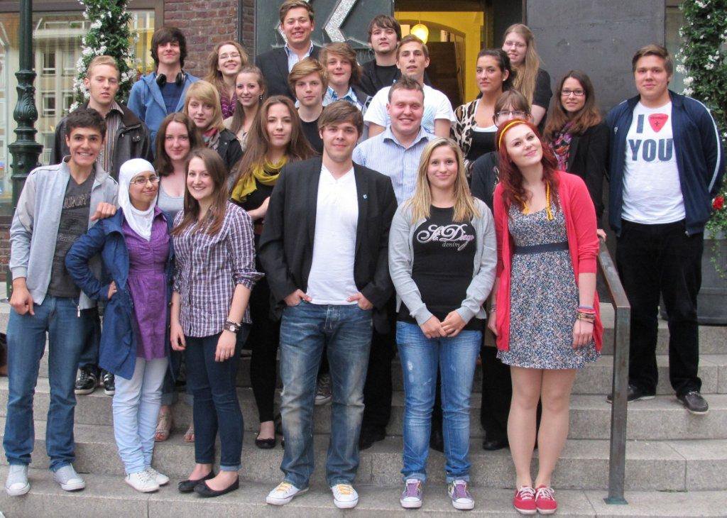 Kriminalprävention, Jugendcafé und kostenloses Obst an Grundschulen Themen im Jugendrat einige eurer Jugendratsmitglieder Michael Hein