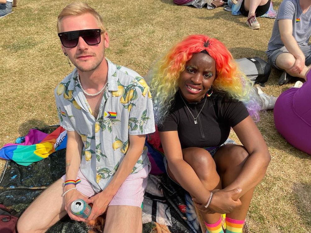 Janik (25) und Tabitha (27) wollen gemeinsam dafür kämpfen, dass alle Sexualitäten anerkannt werden. (Foto: Youpod / Athina) Janik (25) und Tabitha (27) wollen gemeinsam dafür kämpfen, dass alle Sexualitäten anerkannt werden. (Foto: Youpod / Athina)