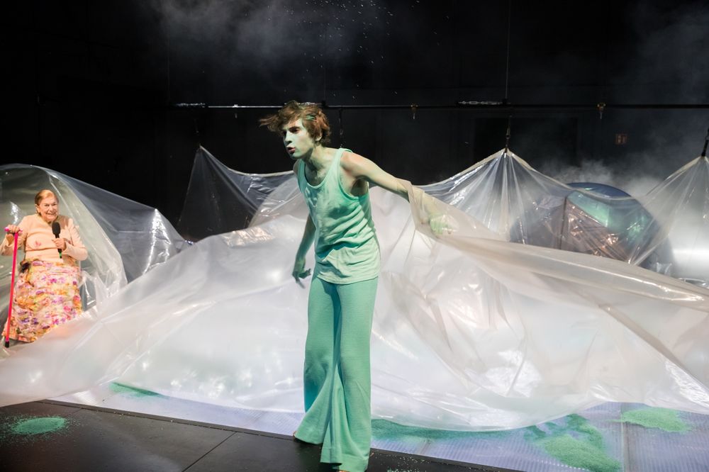 Draußen vor der Tür – Ein Kriegsheimkehrer auf der Suche nach Erlösung Auf dem Bild: Elias Reichert – Foto: Ana Lukenda