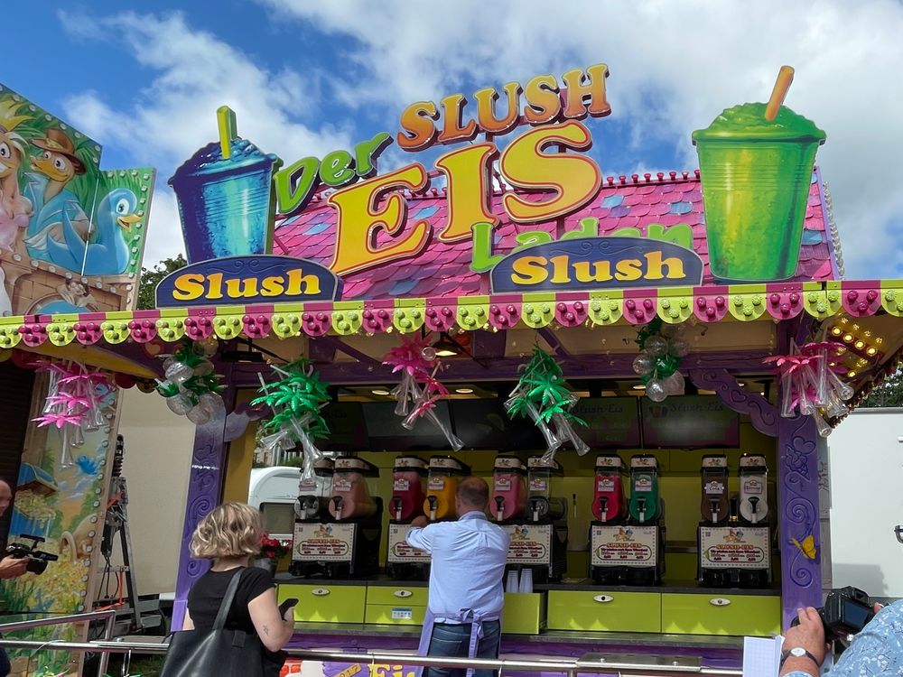 Abkühlung gefällig? Seit diesem Jahr gibt es diesen Slush-Eis-Stand. (Foto: youpod/Athina) Abkühlung gefällig? Seit diesem Jahr gibt es diesen Slush-Eis-Stand. (Foto: youpod/Athina)