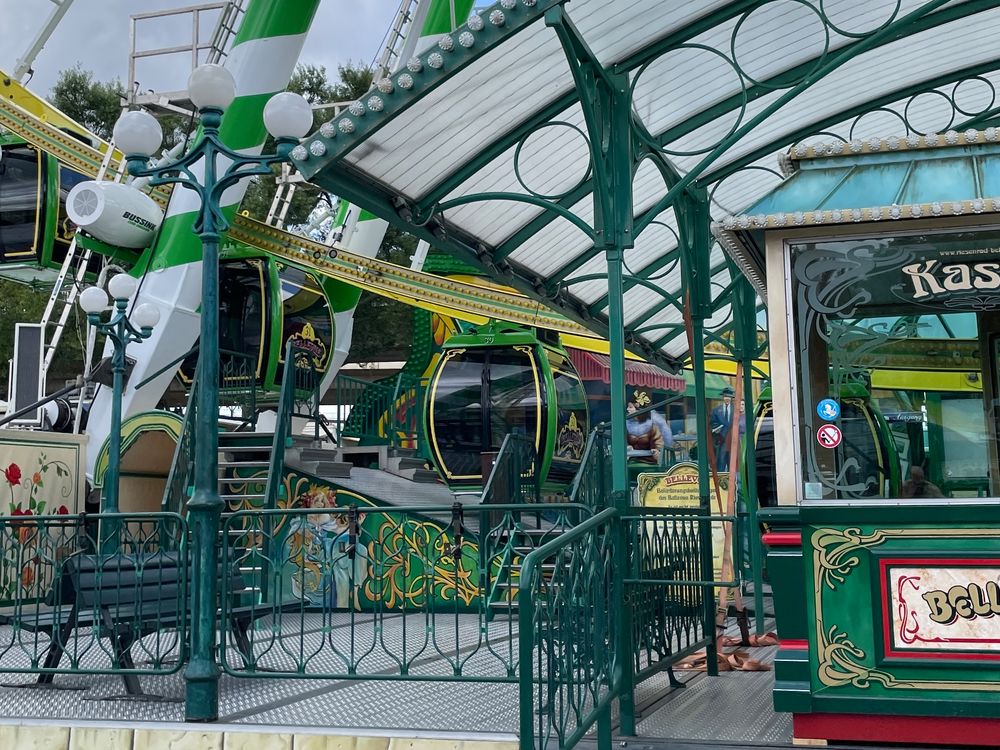 Das Bellevue-Riesenrad mit seinen neuen Gondeln (Foto: youpod/Athina) Das Bellevue-Riesenrad mit seinen neuen Gondeln (Foto: youpod/Athina)