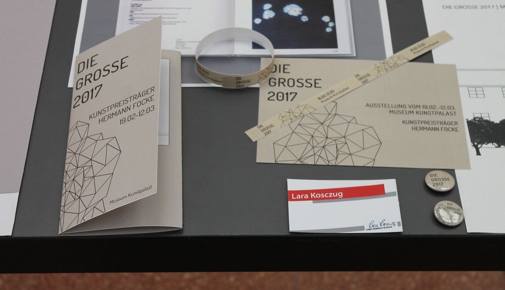 Auch von den typischen Eintritts-Bändern haben die Schüler ihre eigenen Versionen entwickelt. (Foto: Jonathan)