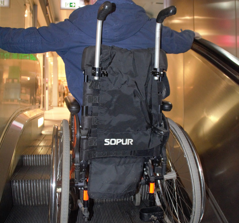 Das Rolltreppenfahren will geübt sein. Lara A. Das Rolltreppenfahren will geübt sein. Lara A.