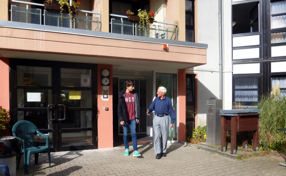 Alexander geht nachmittags ins Altenheim Alexander und Günter Berghahn sind viel in Gerresheim unterwegs. (Foto: Marion)