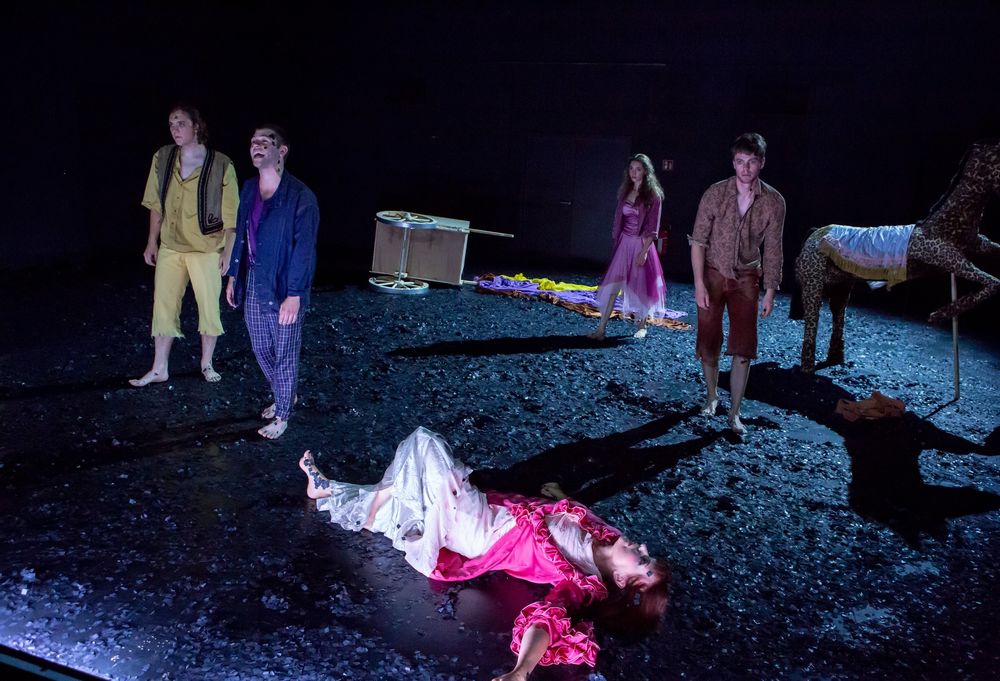 Auf dem Bild: Ensemble – Foto: Ana Lukenda