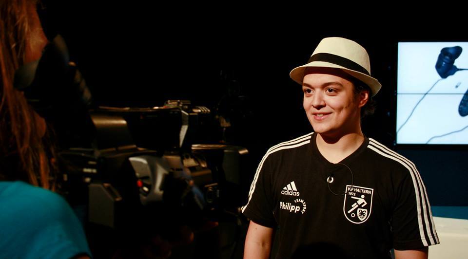 Ob vor oder hinter Kamera - durch die Arbeit an seinen Videos lernt er alle Bereiche kennen. Tony Spina