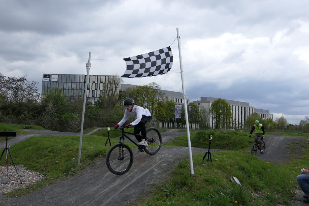 "Der Schlamm kann uns gar nichts!" Am 22. April fand das dritte Dirtbike-Rennen im Dirtpark an der Opitzstraße statt. (Foto: Youpod / Vivian)
