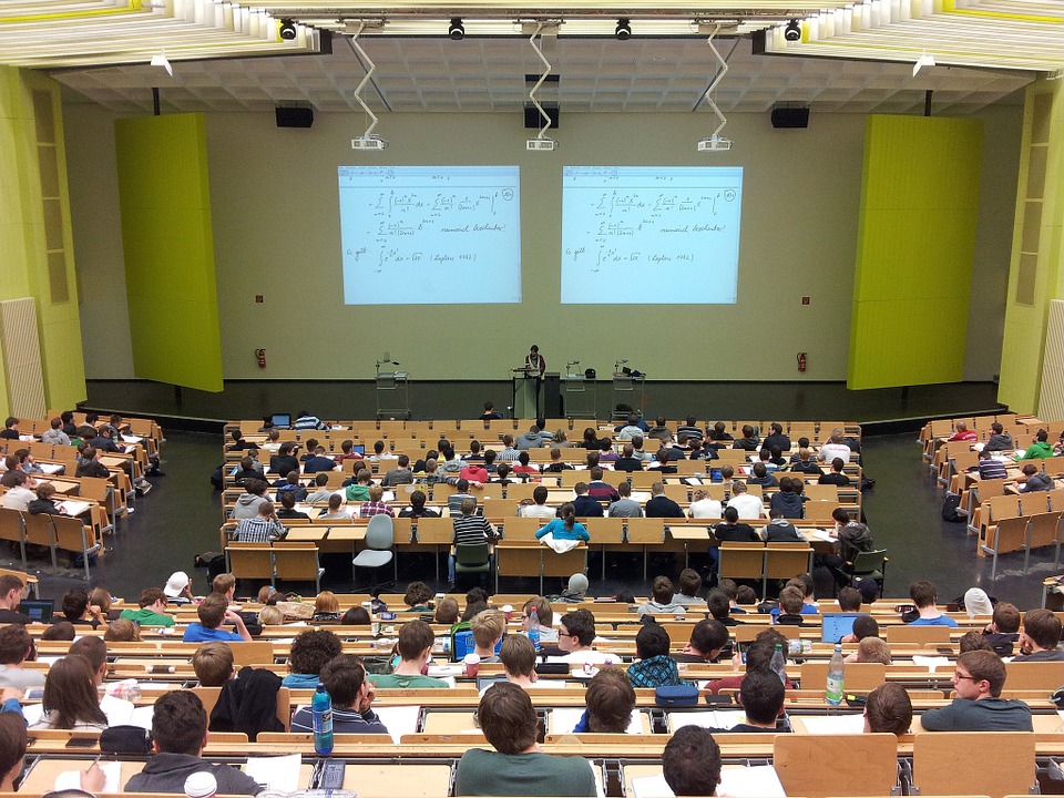 Eine Studienorientierungsveranstaltung hilft euch bei der Wahl eures Studienfaches. (Foto von pixabay.de)