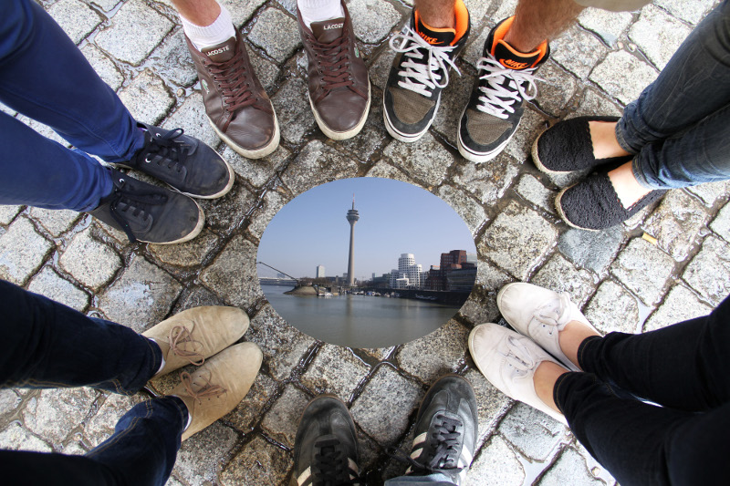 Düsseldorfs Jugendliche gaben an, wie ihr Leben in der Stadt aussieht. Gruppe: Marvin Siefke/pixelio.de; Skyline: youpod