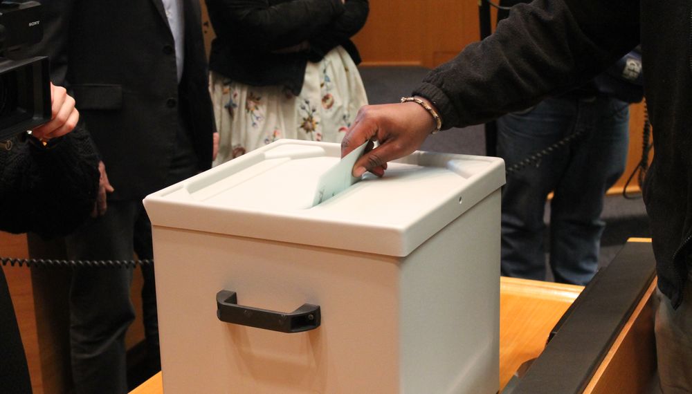 Bei der ersten Sitzung wurde das Sprecherteam gewählt. Die Wahl war geheim. (Foto: Jonathan) Bei der ersten Sitzung wurde das Sprecherteam gewählt. Die Wahl war geheim. (Foto: Jonathan)