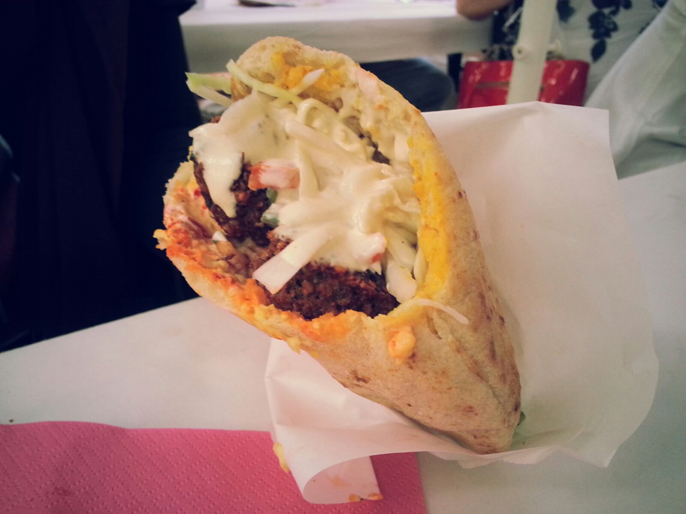 Ich habe mir Falafel für fünf Euro gekauft. Mali93