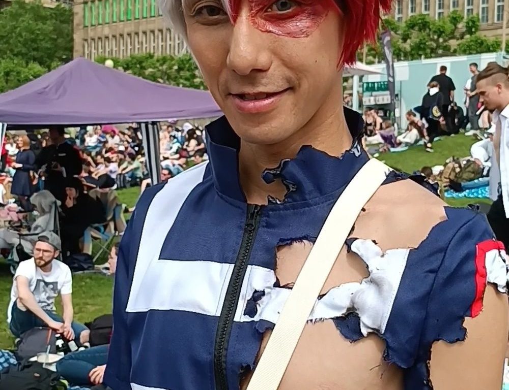 Fabian hat sich ein Kostüm gekauft und dieses selbst modifiziert. Fabian hat sich ein Kostüm gekauft und dieses selbst modifiziert.