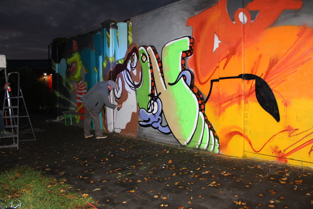 Die Wand wird im Jahr ungefähr drei bis vier mal neu gestaltet. Hier sowie an den anderen Orten konnten Jugendliche ihren leidenschaften nachgehen. (Foto: Jonathan) Die Wand wird im Jahr ungefähr drei bis vier mal neu gestaltet. Hier sowie an den anderen Orten konnten Jugendliche ihren leidenschaften nachgehen. (Foto: Jonathan)