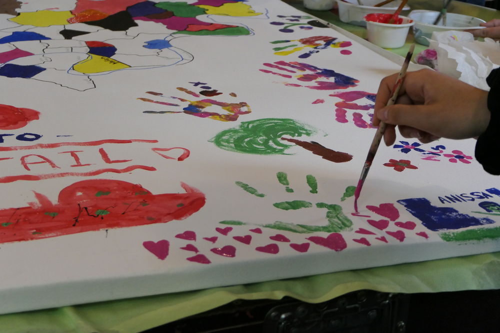 Am Rand durften die Jugendlichen sich kreativ austoben und verewigen. (Foto: youpod / Vivian)