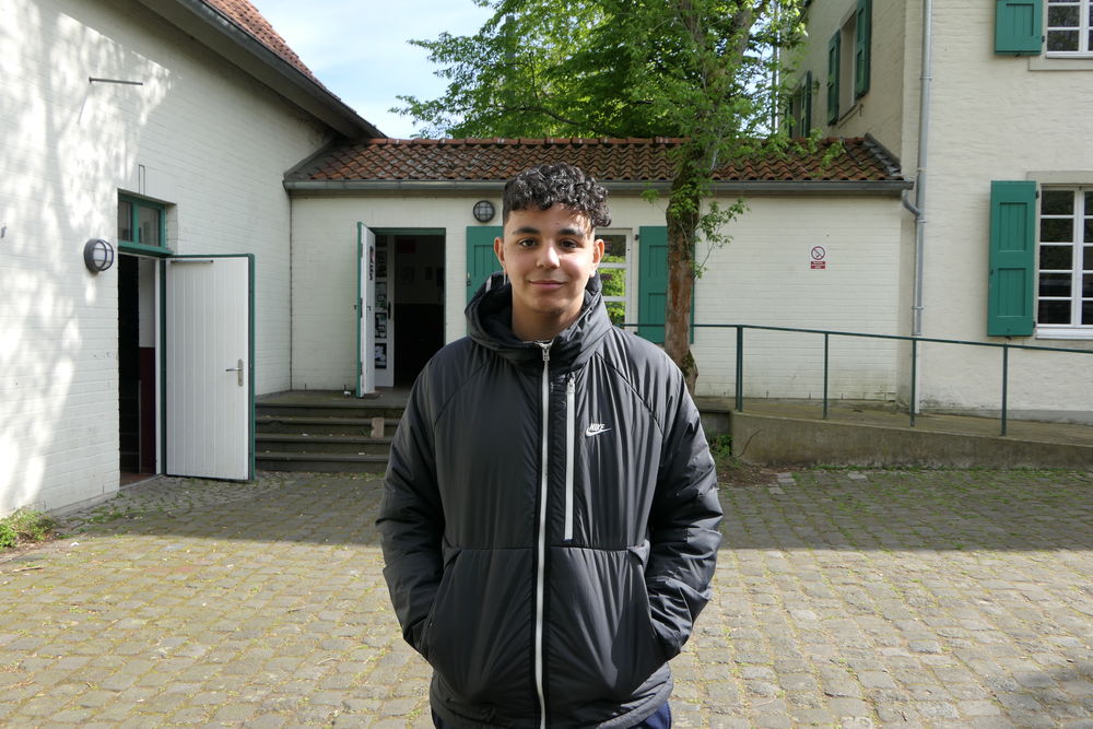 Nabil (16) gefällt die Düsseldorfer Architektur besonders gut. (Foto: youpod / Vivian)