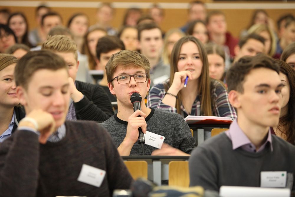 Der 153. Jugend Presse Kongress - 2 Tage Medienarbeit Neugierige Teilnehmer haben auf dem 153. persönlich nachgefragt: Wie sieht eine Karriere im Sanitätsdienst der Bundeswehr aus? Foto: youngleadersgmbh