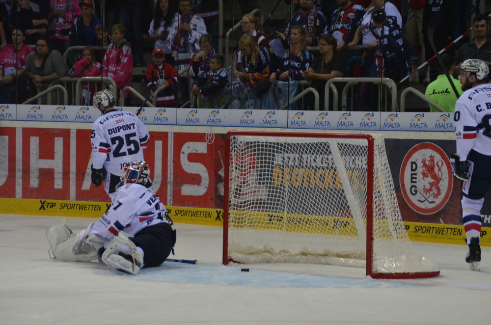 1:0 durch Kurt Davis; Lara A. 1:0 durch Kurt Davis; Lara A.