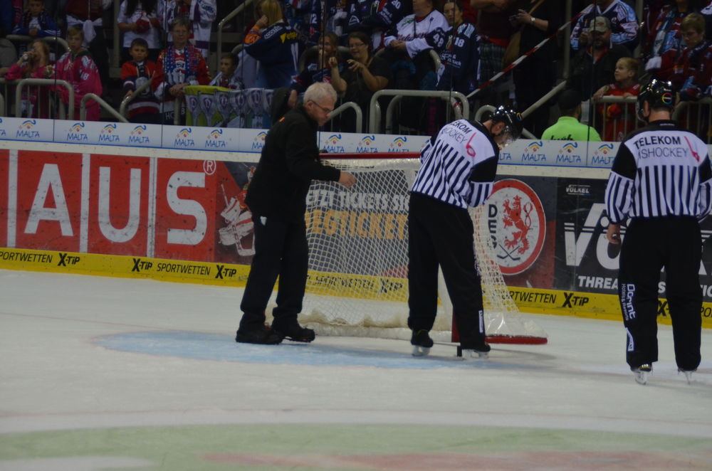 Das gegnerische Tor macht sich nicht zum ersten Mal selbstständig; Lara A. Das gegnerische Tor macht sich nicht zum ersten Mal selbstständig; Lara A.