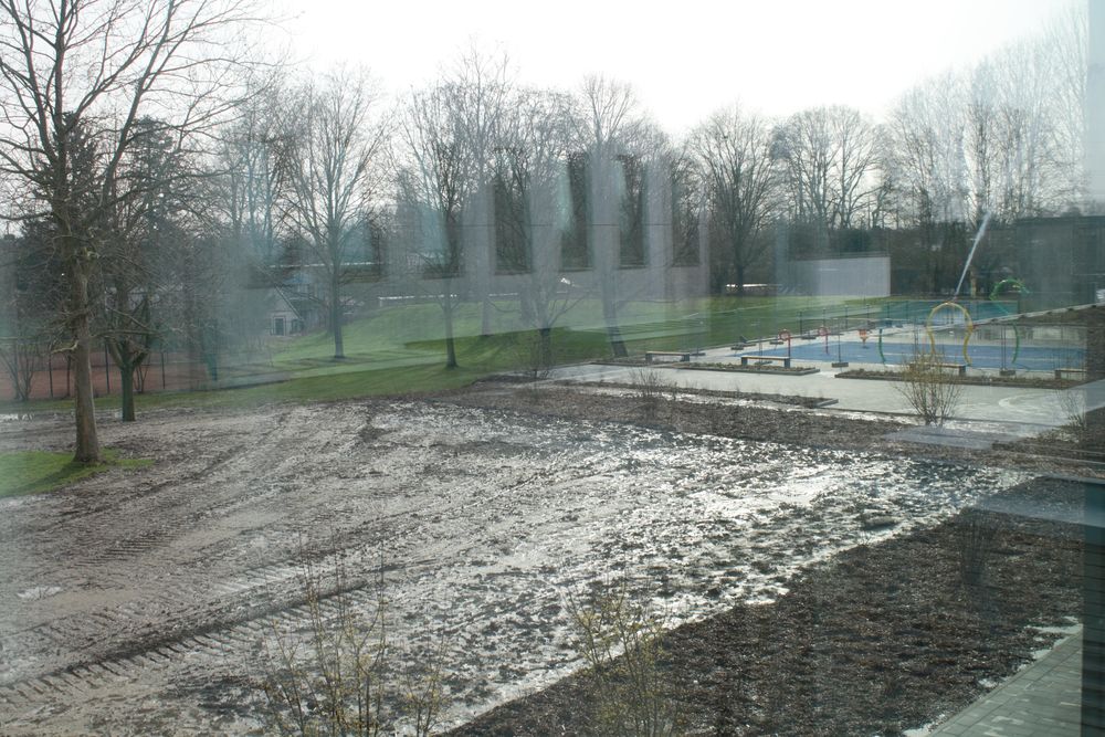 Im Sommer soll hier eine Liegewiese für die Badegäste sein. (Foto: youpod/Charlotte) Im Sommer soll hier eine Liegewiese für die Badegäste sein. (Foto: youpod/Charlotte)