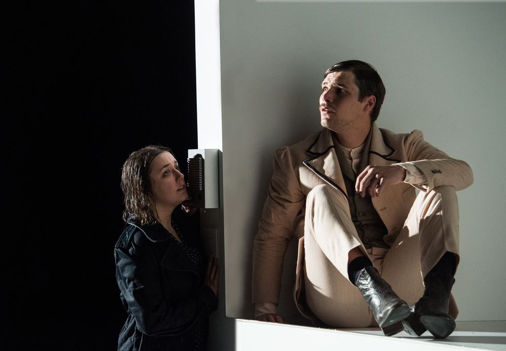 Auf dem Bild: Cennet Rüya Voß, Henning Flüsloh – Foto: Sandra Then