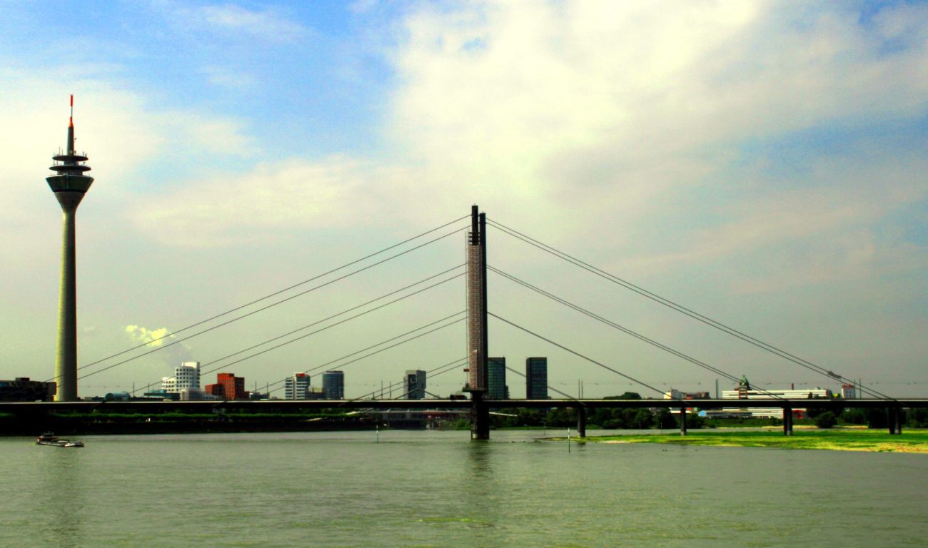Unter der Kniebrücke soll angeblich das Sportfeld entstehen. youpod