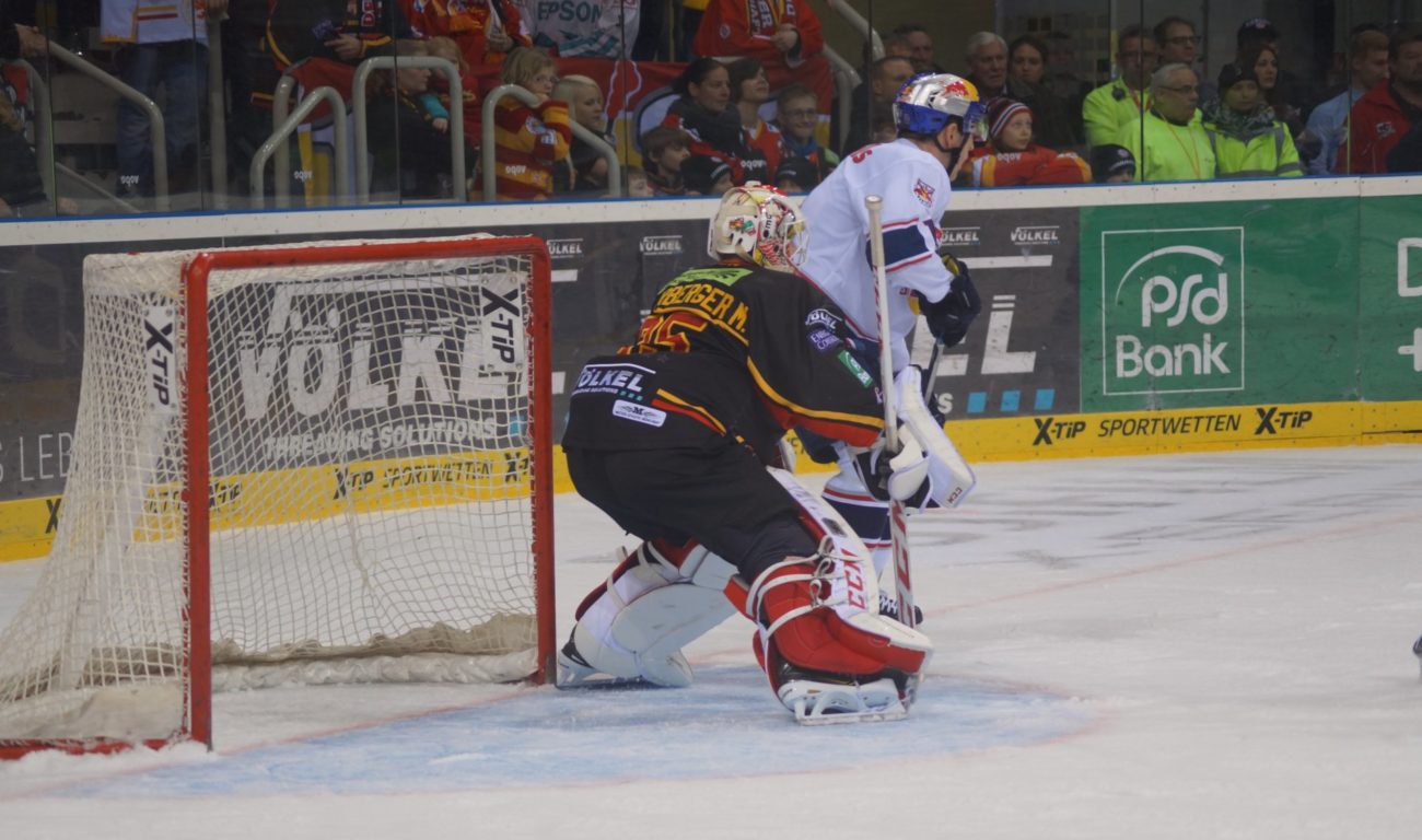 Torhüter Mathias Niederberger verteidigt seinen Kasten bis zum Schluss Justus B.