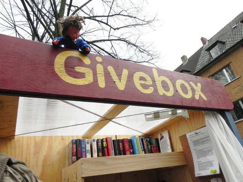 Alles umsonst Das Projekt "Givebox Düsseldorf" ist eines der vielen Umsonst-Projekte der Landeshauptstadt. Givebox Düsseldorf