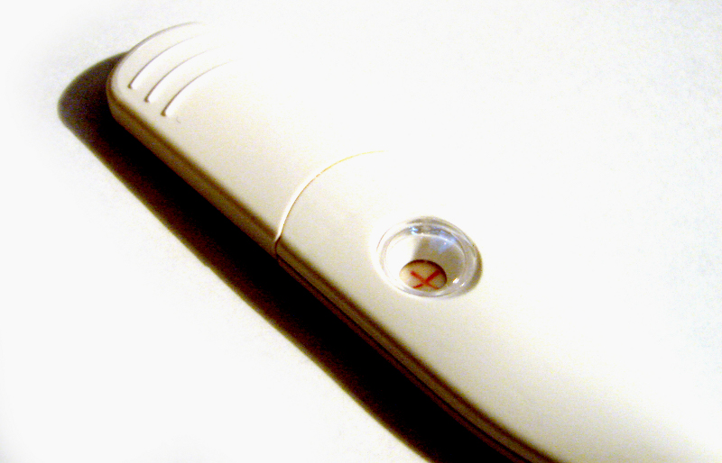 Ein positiver Schwangerschaftstest - nicht immer ein Grund zur Freude. Pariah083/pixelio.de (CC)