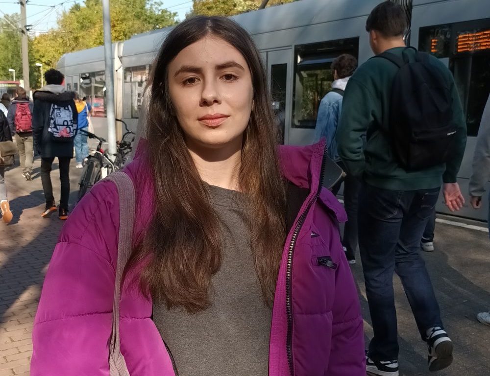 Ersti Athina zeigt die wichtigsten Spots auf dem HHU-Campus Athina ist Teil der youpod-Redaktion und Jura-Ersti