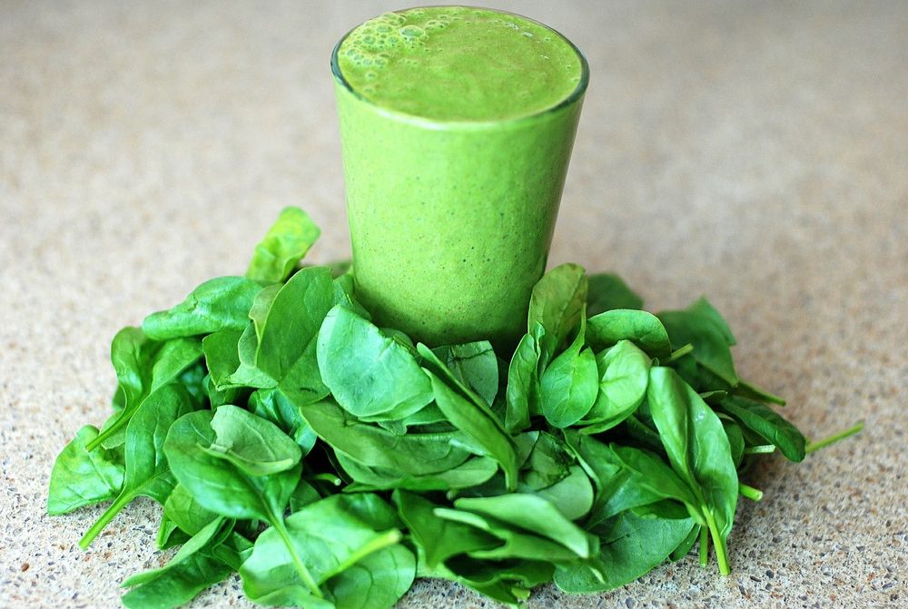 Tücken des Raw-Food-Trends: grüne Smoothies maßvoll genießen Aus Obst, Kräutern und Gemüse kannst du dir einen eigenen Smoothie machen. Aber Vorsicht ist geboten. (pixabay.com)