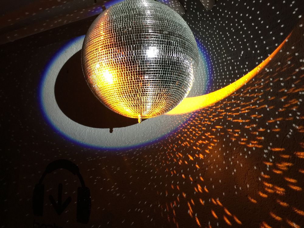 Disco im V24 Eine gute Möglichkeit Valentinstag zu feiern. (Foto: Pixabay)