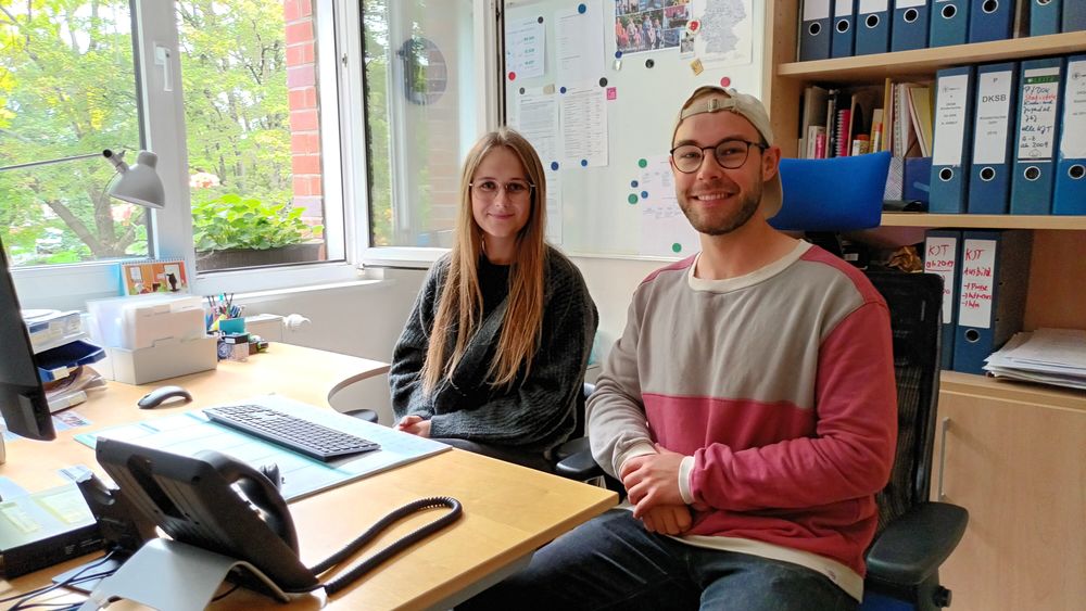 Miso (22) und Jakob (24) telefonieren ehrenamtlich mit Kindern und Jugendlichen bei der Nummer gegen Kummer 116 111.