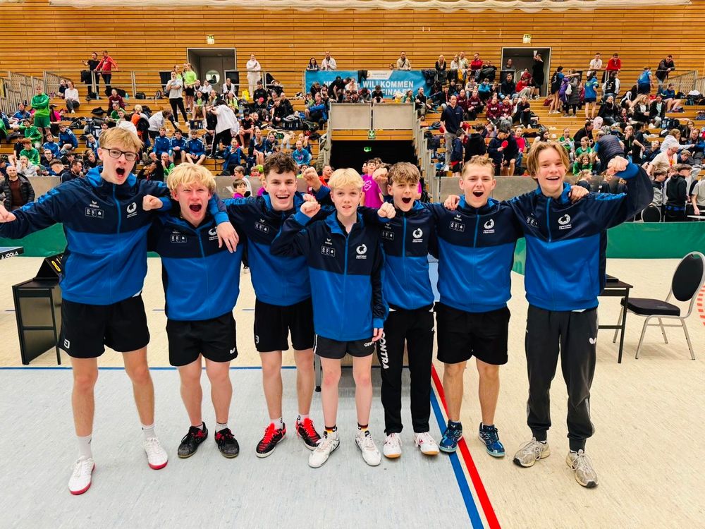 Das Tischtennis-Team des Lessing-Gymnasiums und Lessing-Berufskollegs zeigt gut funktionierende enge Verknüpfung der Förderung sportlichen Talents sowie schulischem Erfolg hin zu erfolgreichen angehenden Profikarrieren der jungen Sportler (Foto: Benedikt von Issem)
