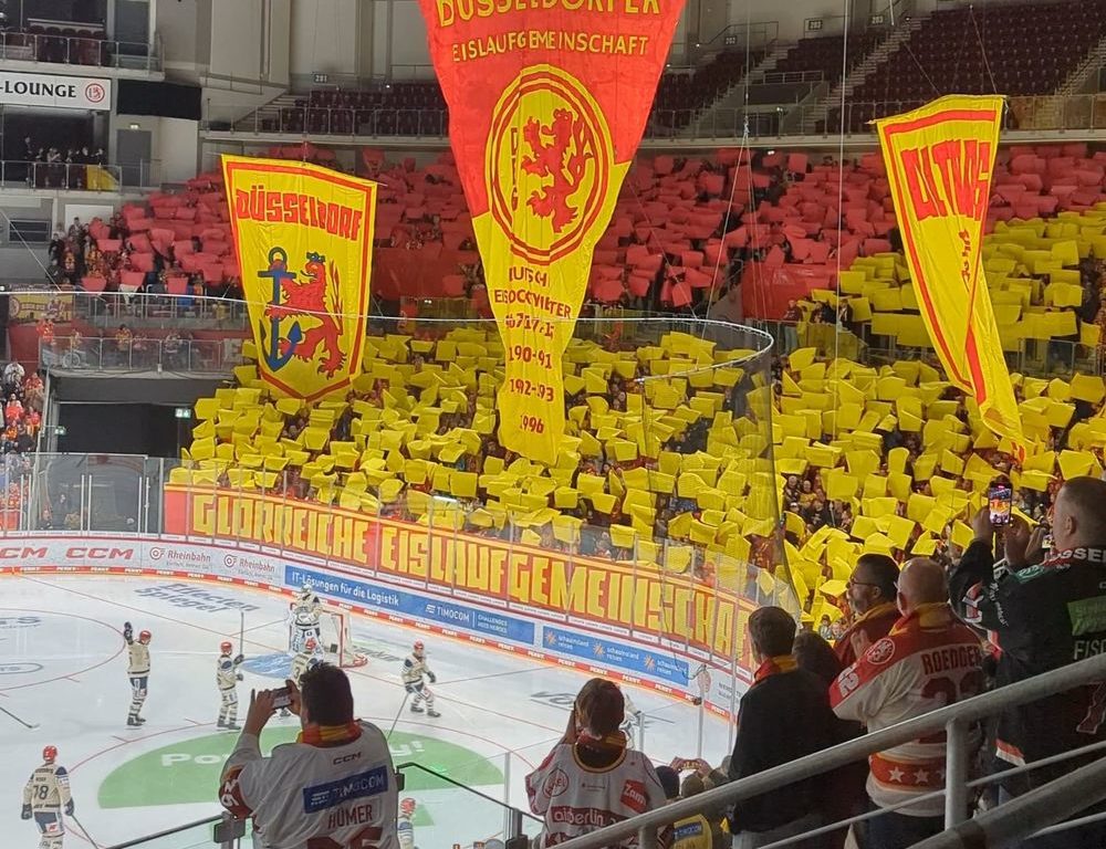 Die DEG-Fans starteten mit einer großen Choreo in die Saison. (Foto: youpod / Jonas) Die DEG-Fans starteten mit einer großen Choreo in die Saison. (Foto: youpod / Jonas)