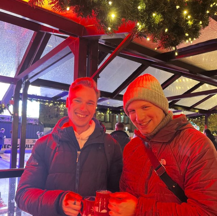 Tobias (26) und Hendrick (24)