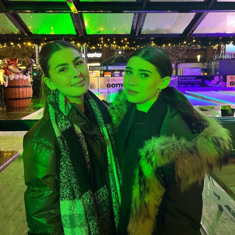 Carina (21) und Iris (19)