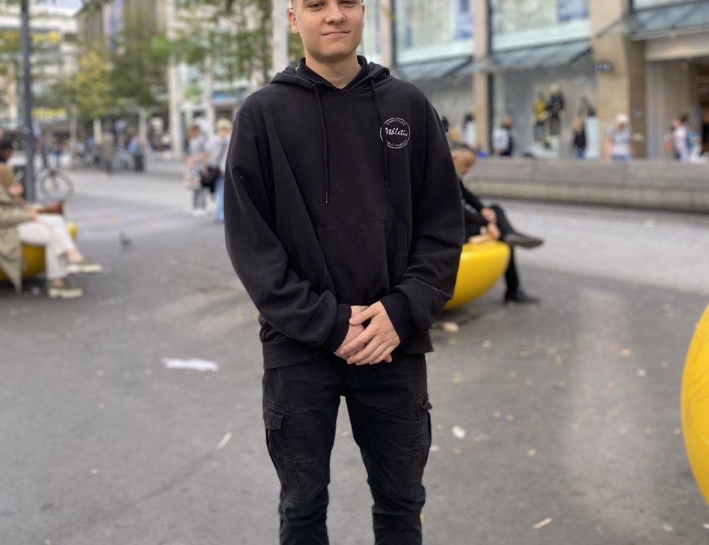 Luka findet Schönheits-OPS unnötig und denkt, dass Social Media Mädchen unter Druck setzt. (Foto: Tala/Youpod) Luka findet Schönheits-OPS unnötig und denkt, dass Social Media Mädchen unter Druck setzt. (Foto: Tala/Youpod)