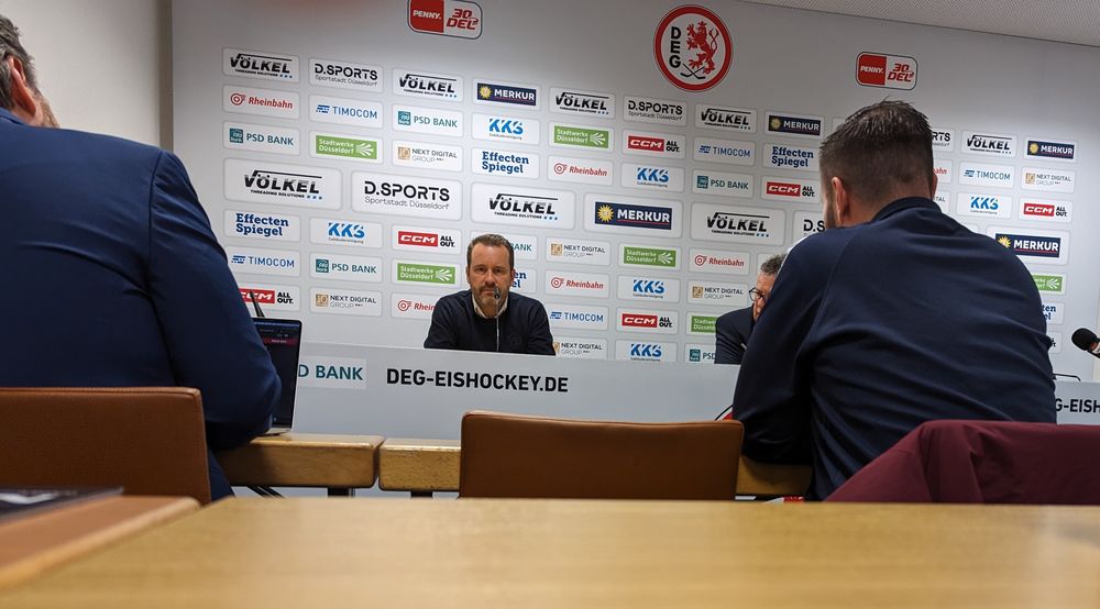 Dolak muss nach dem Spiel abermals erklären, warum es für die DEG nicht gereicht hat II Foto: Jonas