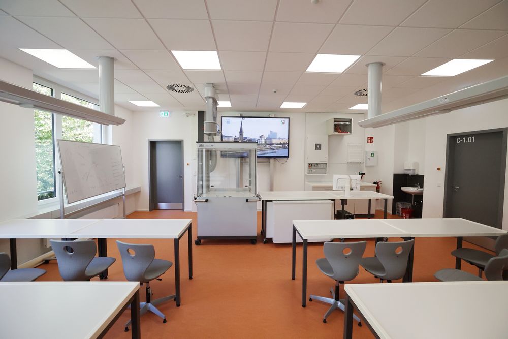 Umbau am Lessing-Gymnasium und -Berufskolleg geht voran Die Klassenzimmer wurden umfassend saniert und haben eine moderne Ausstattung bekommen. (Foto: Landeshauptstadt Düsseldorf / David Young)