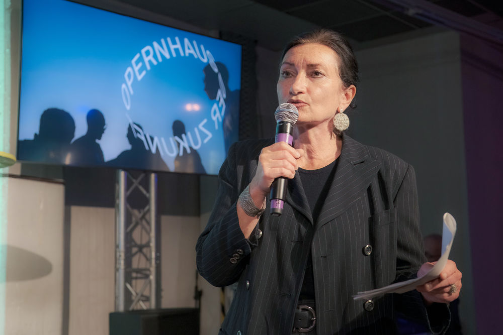 Beigeordnete Miriam Koch sprach bei der fünften Auflage der Veranstaltungsreihe "Opernhaus der Zukunft" am Dienstag, 19. März 2025, im "34OST" – Foto: Michael Gstettenbauer/Landeshauptstadt Düsseldorf Beigeordnete Miriam Koch sprach bei der fünften Auflage der Veranstaltungsreihe "Opernhaus der Zukunft" am Dienstag, 19. März 2025, im "34OST" – Foto: Michael Gstettenbauer/Landeshauptstadt Düsseldorf