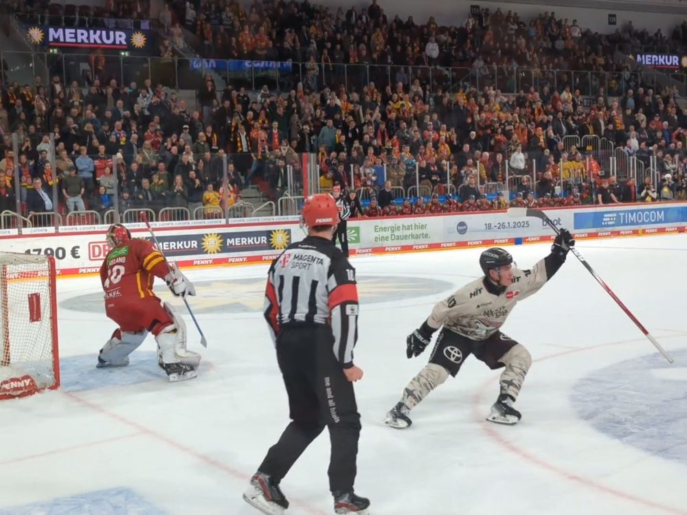 Justin Schütz schießt die Haie zum Sieg II Foto: Jonas Joisten