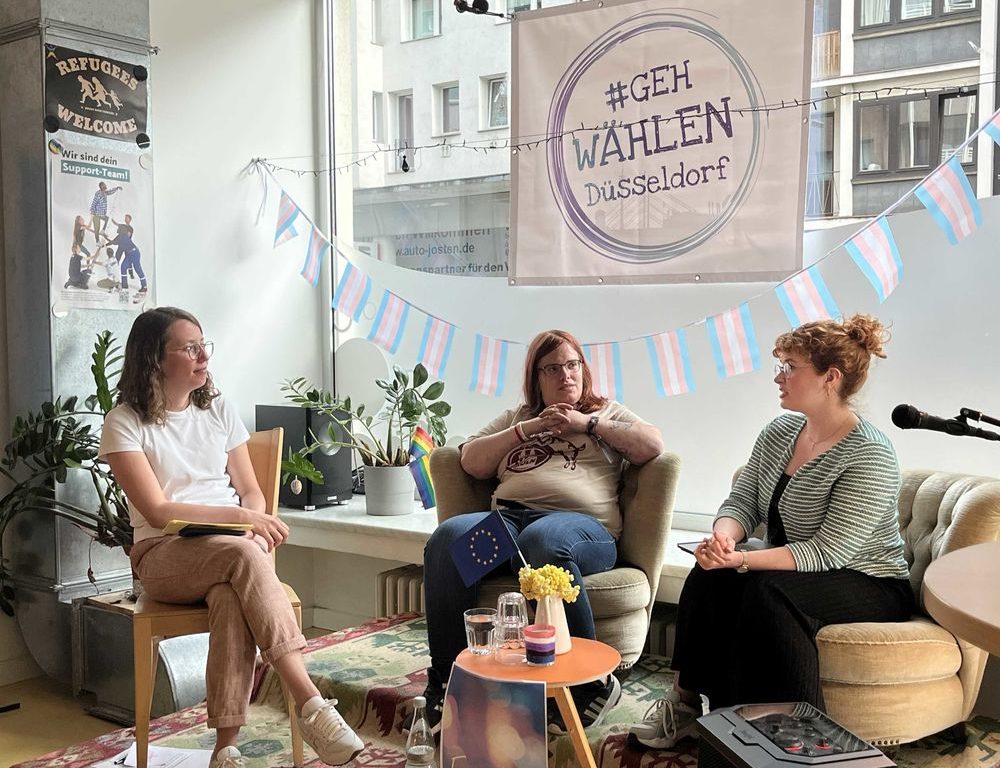 Zwischen Freiheit und Diskriminierung: Wie steht es um queere Menschen in Europa? Beim Europacafé waren dieses Mal einige queere Organisationen zu Gast. (Foto: youpod / Ari)