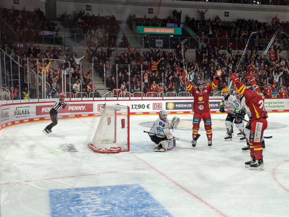 Ein verdienter Sieg für die DEG - Foto: Jonas Ein verdienter Sieg für die DEG - Foto: Jonas