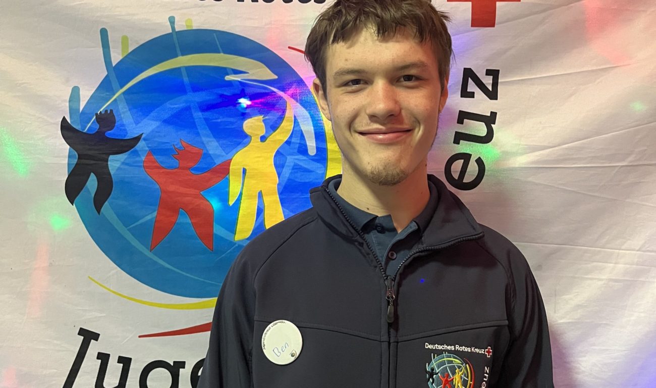 Ben (18): "Was mir am meisten Spaß macht, ist die Arbeit mit den Kindern und vor allem, ihnen Erste Hilfe näher zu bringen." (Foto: youpod.de/Ari) Ben (18): "Was mir am meisten Spaß macht, ist die Arbeit mit den Kindern und vor allem, ihnen Erste Hilfe näher zu bringen."